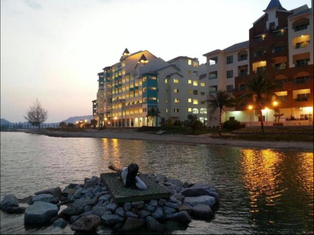 Laguna Raudhah * Lumut